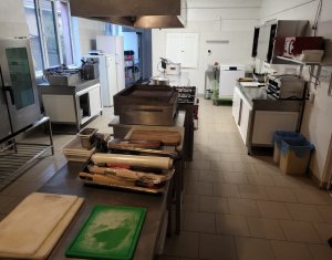 Üzlethelyiség eladó on Floresti