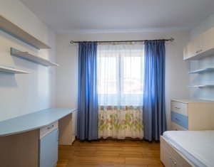 Lakás 3 szobák eladó on Floresti