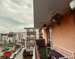 Lakás 3 szobák eladó on Floresti