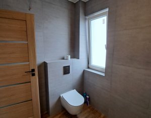 Lakás 3 szobák eladó on Floresti