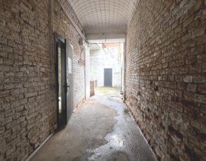 Espace Commercial à louer dans Cluj-napoca, zone Centru