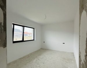 Maison 4 chambres à vendre dans Chinteni