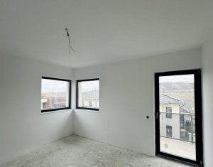 Maison 4 chambres à vendre dans Chinteni