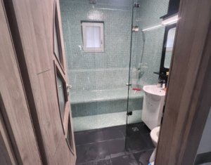House 4 rooms for sale in Floresti