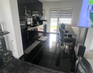 House 4 rooms for sale in Floresti