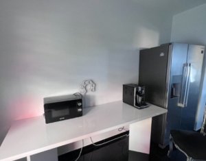 House 4 rooms for sale in Floresti
