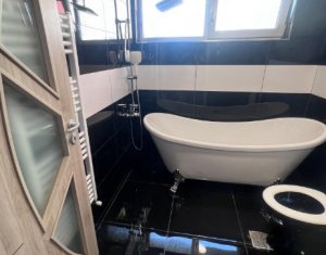 House 4 rooms for sale in Floresti