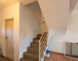 Maison 5 chambres à vendre dans Floresti