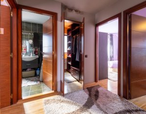 Maison 5 chambres à vendre dans Floresti