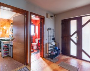 Maison 5 chambres à vendre dans Floresti