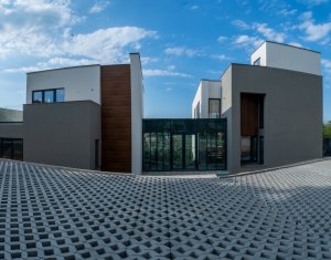Bureau à louer, 630m2 dans Cluj-napoca, zone Centru