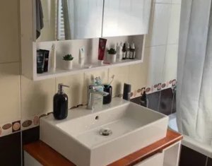 Lakás 3 szobák eladó on Floresti