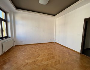 Espace Commercial à louer dans Cluj-napoca, zone Centru