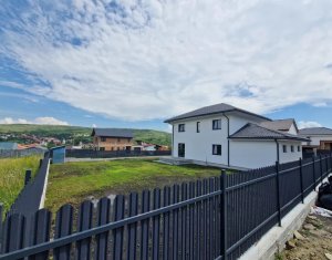 Maison 4 chambres à vendre dans Chinteni