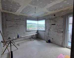 Maison 4 chambres à vendre dans Chinteni