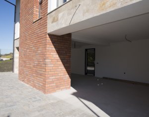 Maison 5 chambres à vendre dans Chinteni