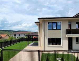 Maison 4 chambres à vendre dans Chinteni