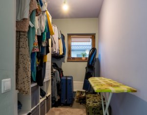 Maison 5 chambres à vendre dans Floresti