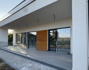 Maison 4 chambres à vendre dans Chinteni