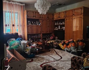 Casa la tara, cu teren generos, foarte aproape de oras
