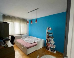 Lakás 4 szobák eladó on Cluj-napoca, Zóna Manastur