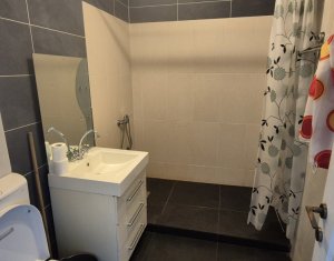 Apartment 3 rooms for sale in Floresti