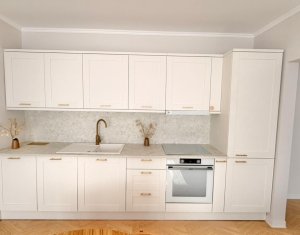 Apartament trei camere, utrafinisat, strada Urusagului
