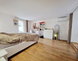 Casa cu 2 apartamente langa UMF si USAMV – proprietate ideala pentru investitori
