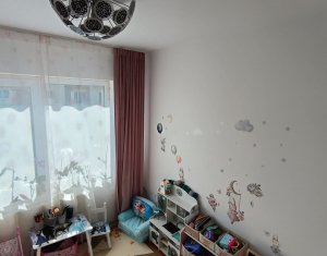 Apartament 3 camere , etaj intermediar, parcare, Floresti , zona Terra