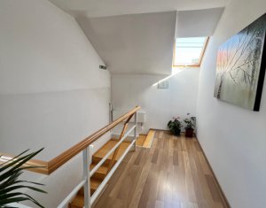 Imobil servicii parter si mansarda 230mp langa podul Garii