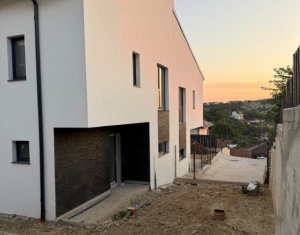 Casa cuplata in Dezmir zona centrala