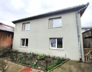 Casa cu posibilitate de reconversie, front la doua strazi - Dambu Rotund