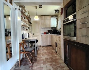 Casa calcan cu gradina mare in Inima cartierului Intre Lacuri - Cluj-Napoca