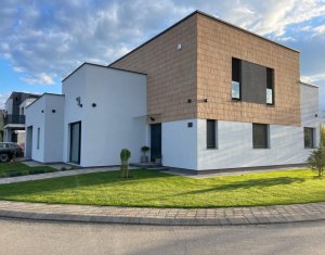 Maison 5 chambres à vendre dans Floresti