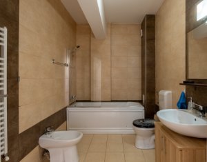 EXCLUSIV 2 camere decomandate, terasă de 60 mp, garaj inclus