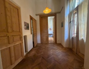 Apartament 2 camere, situat în zona centrală