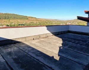 Casă cu panoramă superbă, grădină amenajată - Baciu