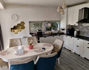 Casă cu panoramă superbă, grădină amenajată - Baciu