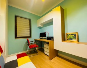Apartment 4 rooms for sale in Cluj-napoca, zone Manastur
