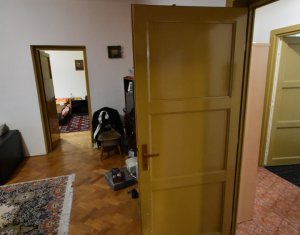 Apartament deosebit cu 3 camere în vilă, zona străzii Avram Iancu